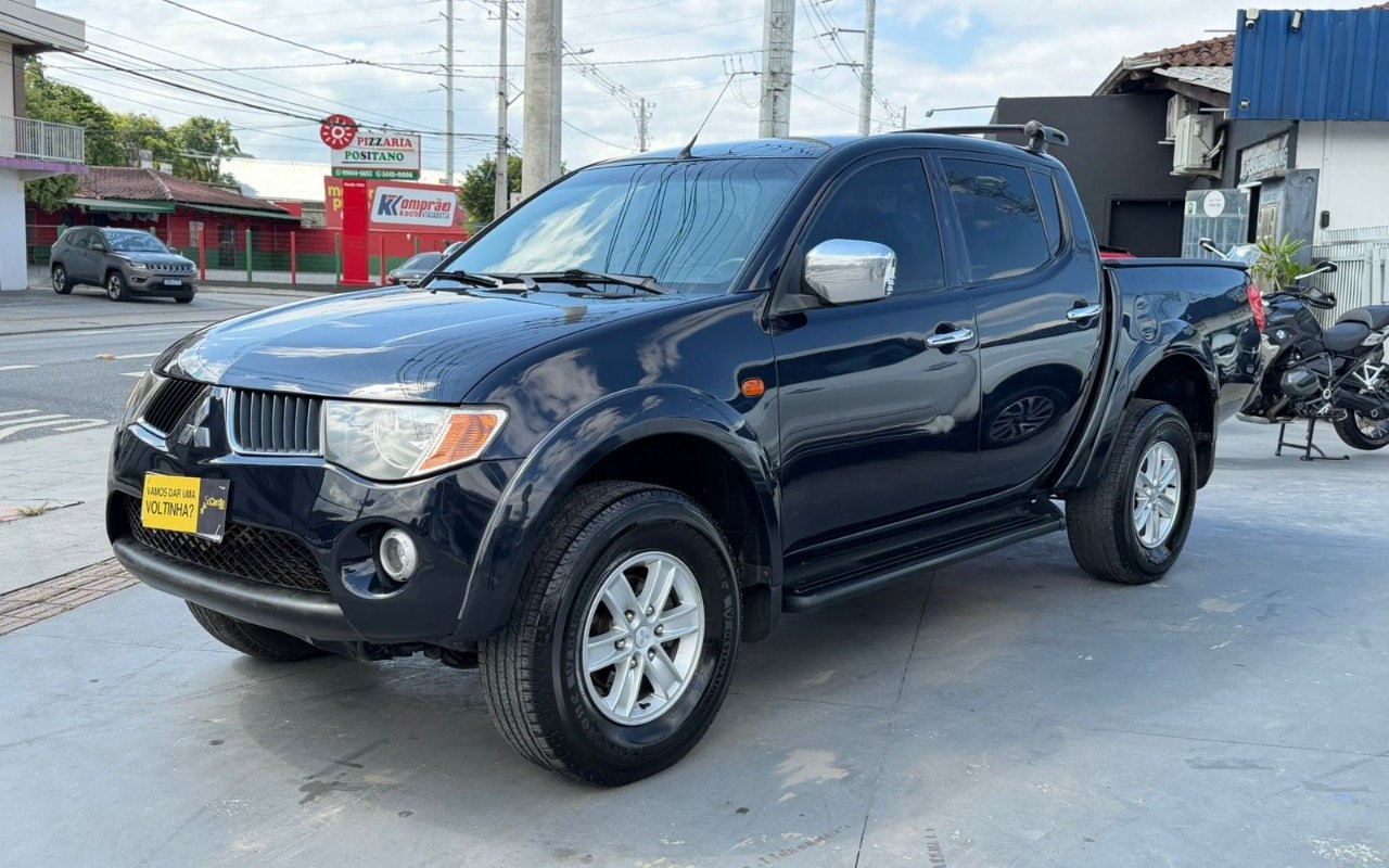 Mitsubishi L200 Triton HPE 3.2 CD TB Int.Diesel Mec na cor Azul em Joinville / SC - 959142