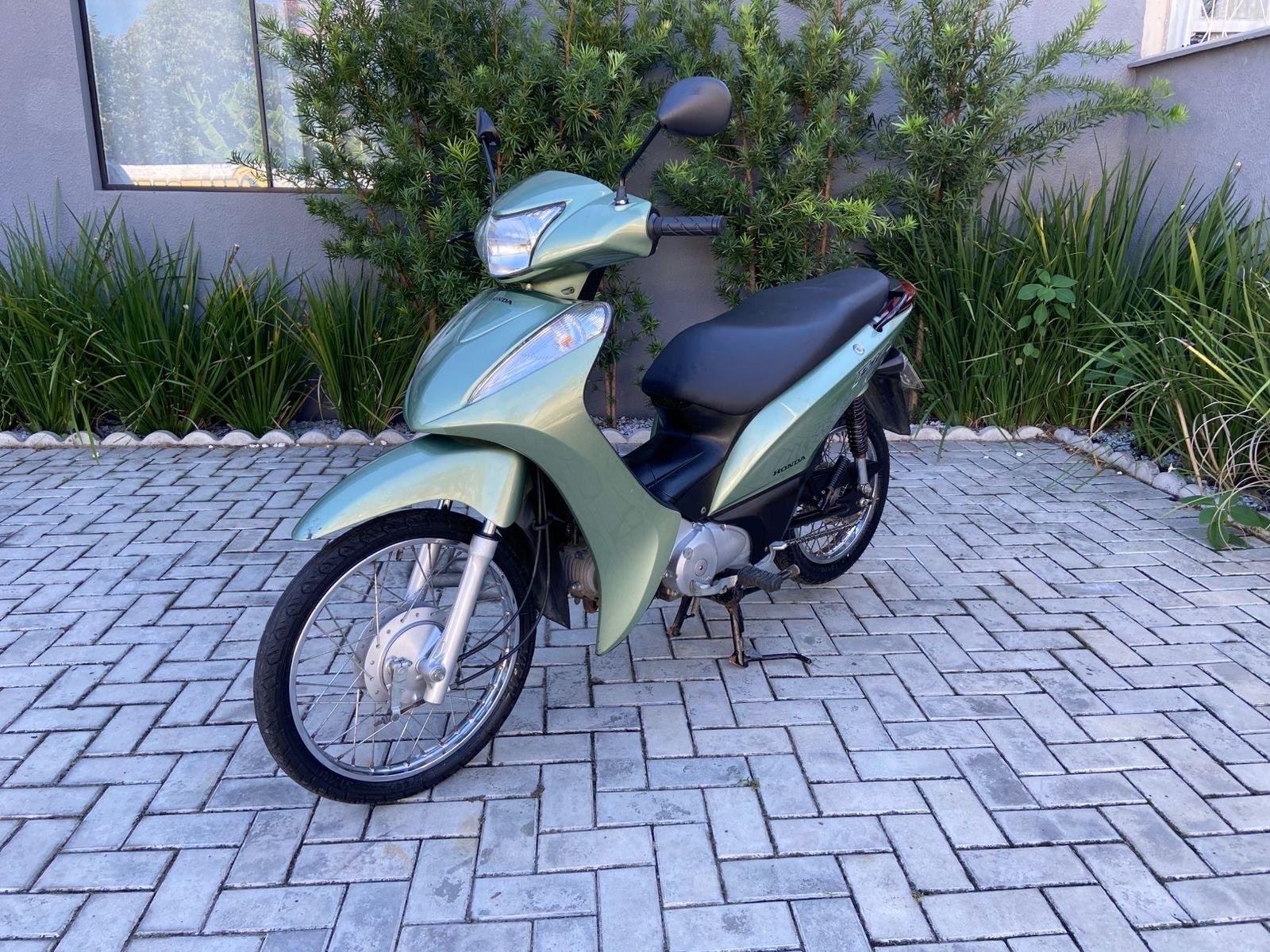 Honda BIZ 125 ES/ 125 ES FLEX  na cor Verde em Sombrio / SC - 959172