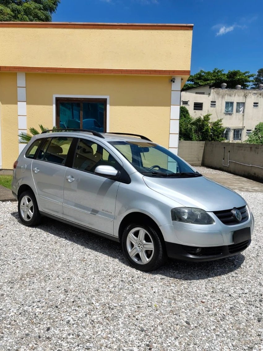 Volkswagen SpaceFox SPORTLINE/HIGHLINE 1.6 T.Flex na cor Prata em Florianópolis / SC - 959440