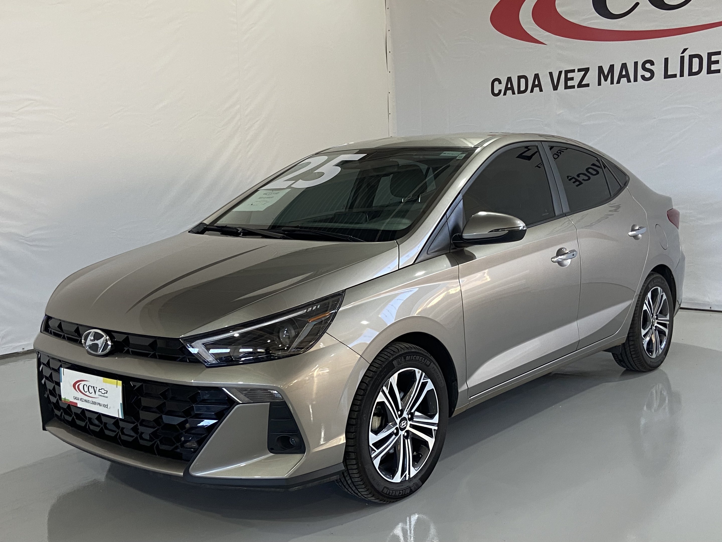 Hyundai HB20S Platinum 1.0 TB Flex 12V Aut. na cor Prata em Balneário Camboriú / SC - 959445