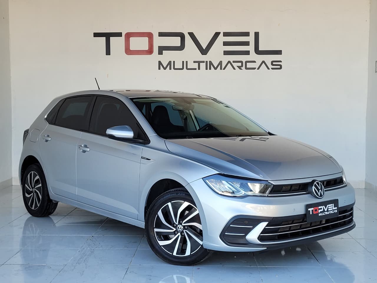 Volkswagen Polo Highline TSI 1.0 Flex 12V Aut. na cor Prata em São José / SC - 959778