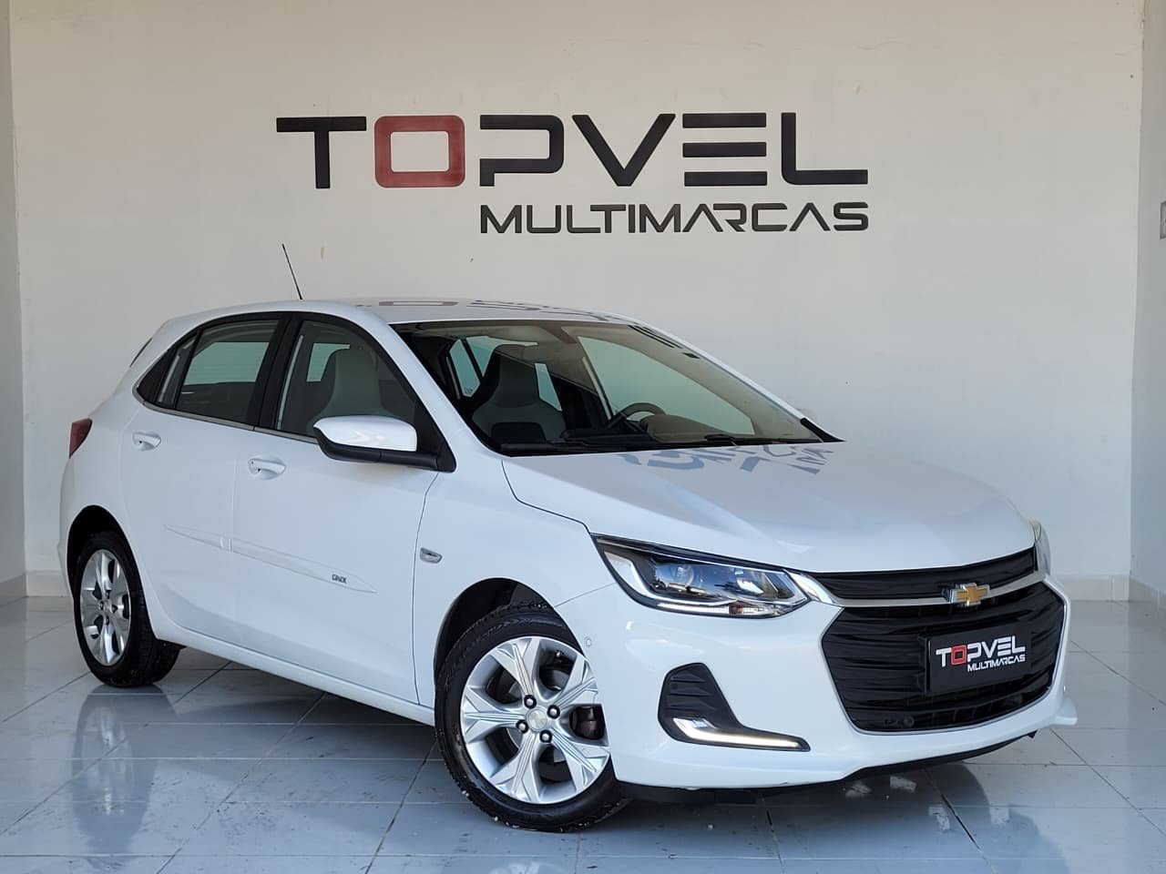 Chevrolet Onix HATCH 1.0 12V TB Flex 5p Aut. na cor Branco em São José / SC - 959799