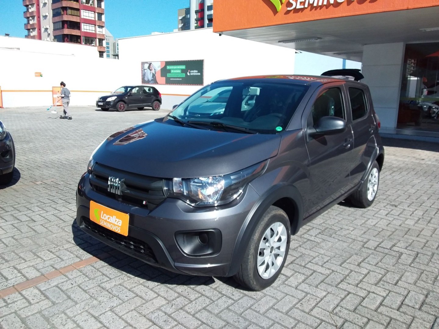 Fiat Mobi LIKE 1.0 Fire Flex 5p. na cor Prata em Jaraguá do Sul / SC - 960451
