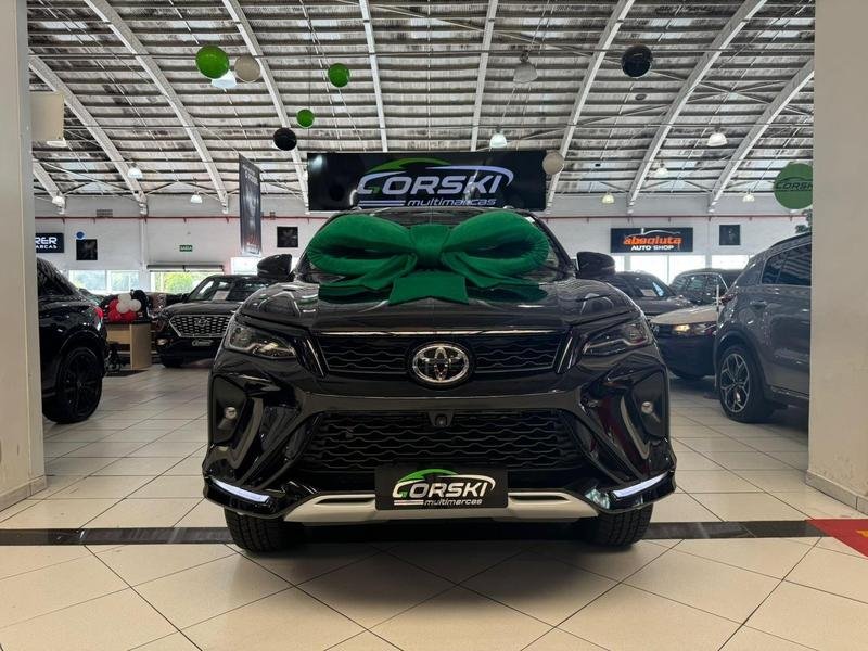 Toyota Hilux SW4 SRX Plat. 4x4 2.8 TB Die. Aut. na cor Preto em Curitiba / PR - 960793