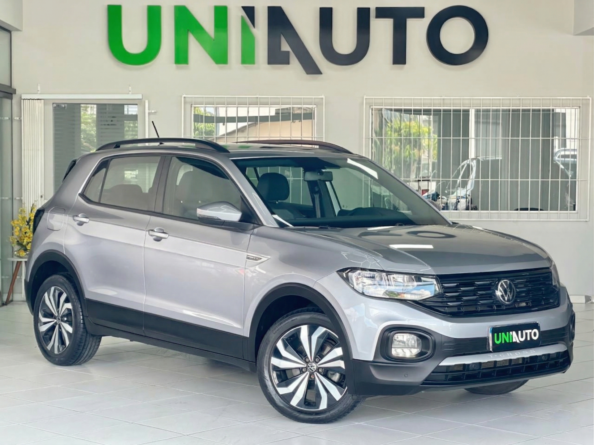Volkswagen T-Cross Comfor. 200 TSI 1.0 Flex 5p Aut. na cor Prata em Joinville / SC - 960840