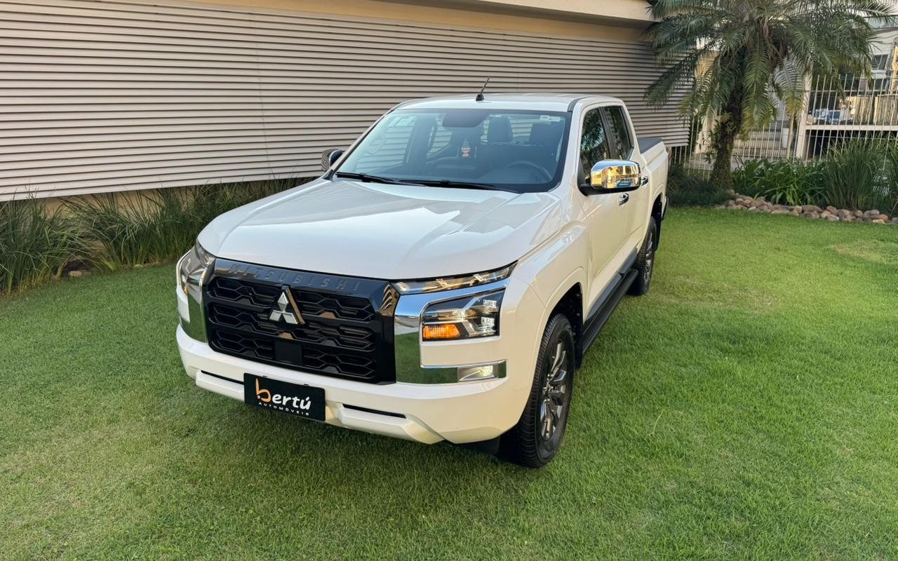 Mitsubishi Triton HPE 2.4 CD 4x4 TB Diesel Aut. na cor Branco em Tubarão / SC - 961230