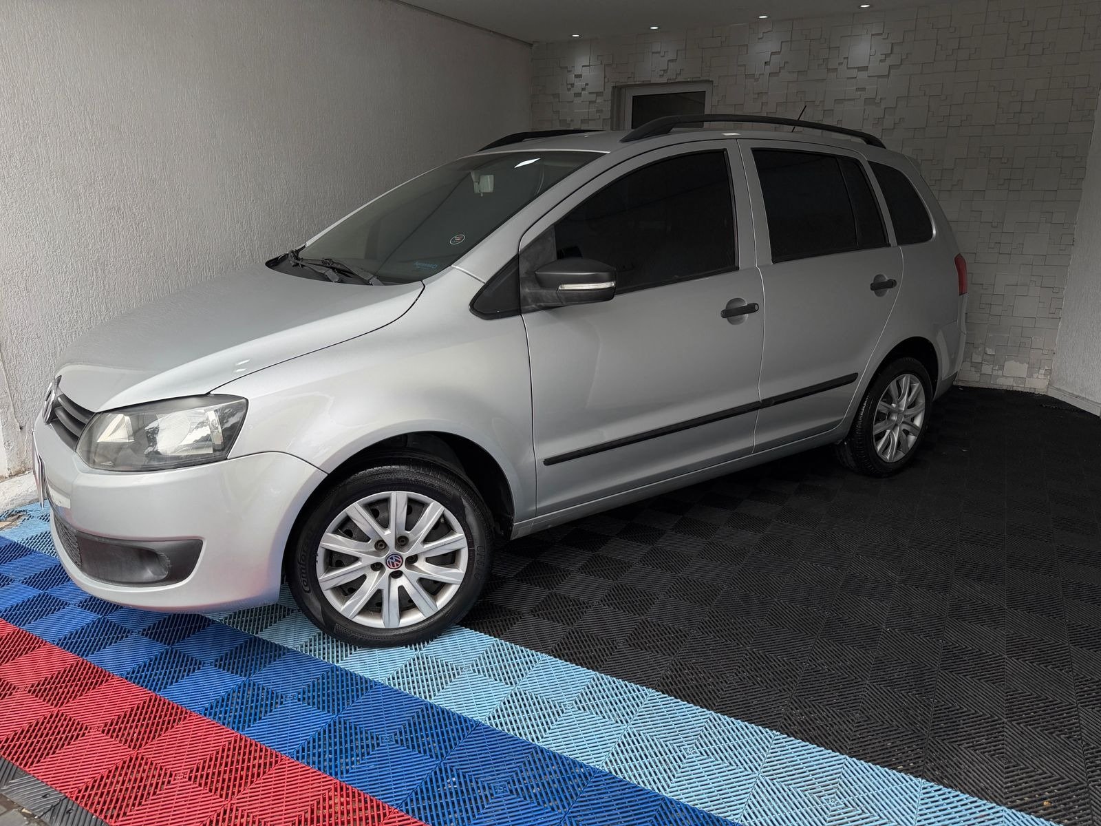 Volkswagen SpaceFox 1.6 Trendline Total Flex 8v 5p na cor Prata em Curitiba / PR - 962010