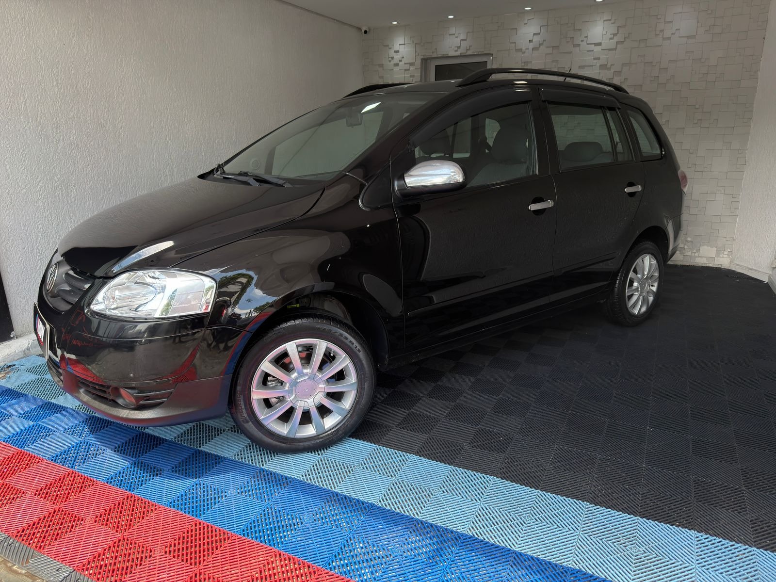 Volkswagen SpaceFox COMFORTLINE 1.6 Mi T.Flex 8V 5p na cor Preto em Curitiba / PR - 962013