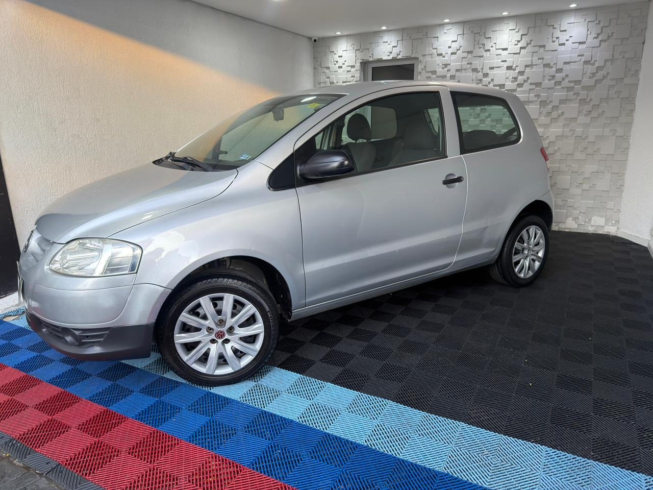 Volkswagen Fox Trendline 1.0 Flex 8V 5p na cor Prata em Curitiba / PR - 962018