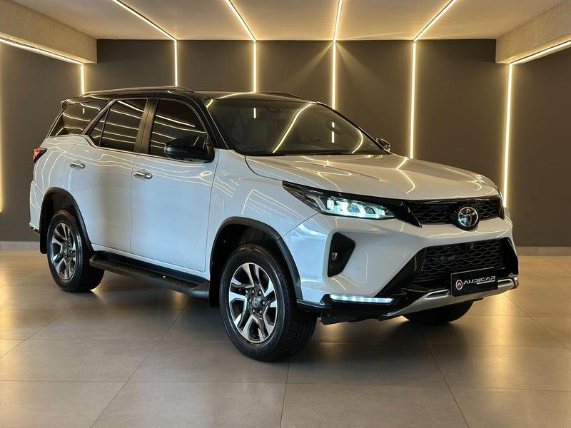 Toyota Hilux SW4 Diamond 2.8 TB 4x4 Die. Aut. na cor Branco em Campo Largo / PR - 962394