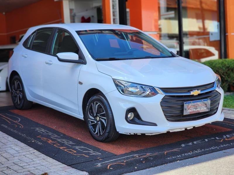 Chevrolet Onix HATCH LT 1.0 12V TB Flex 5p Mec. na cor Branco em Curitiba / PR - 962630