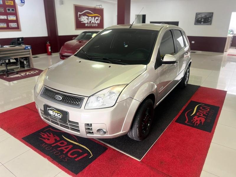 Ford Fiesta 1.0 8V Flex/Class 1.0 8V Flex 5p na cor Prata em São José dos Pinhais / PR - 962638