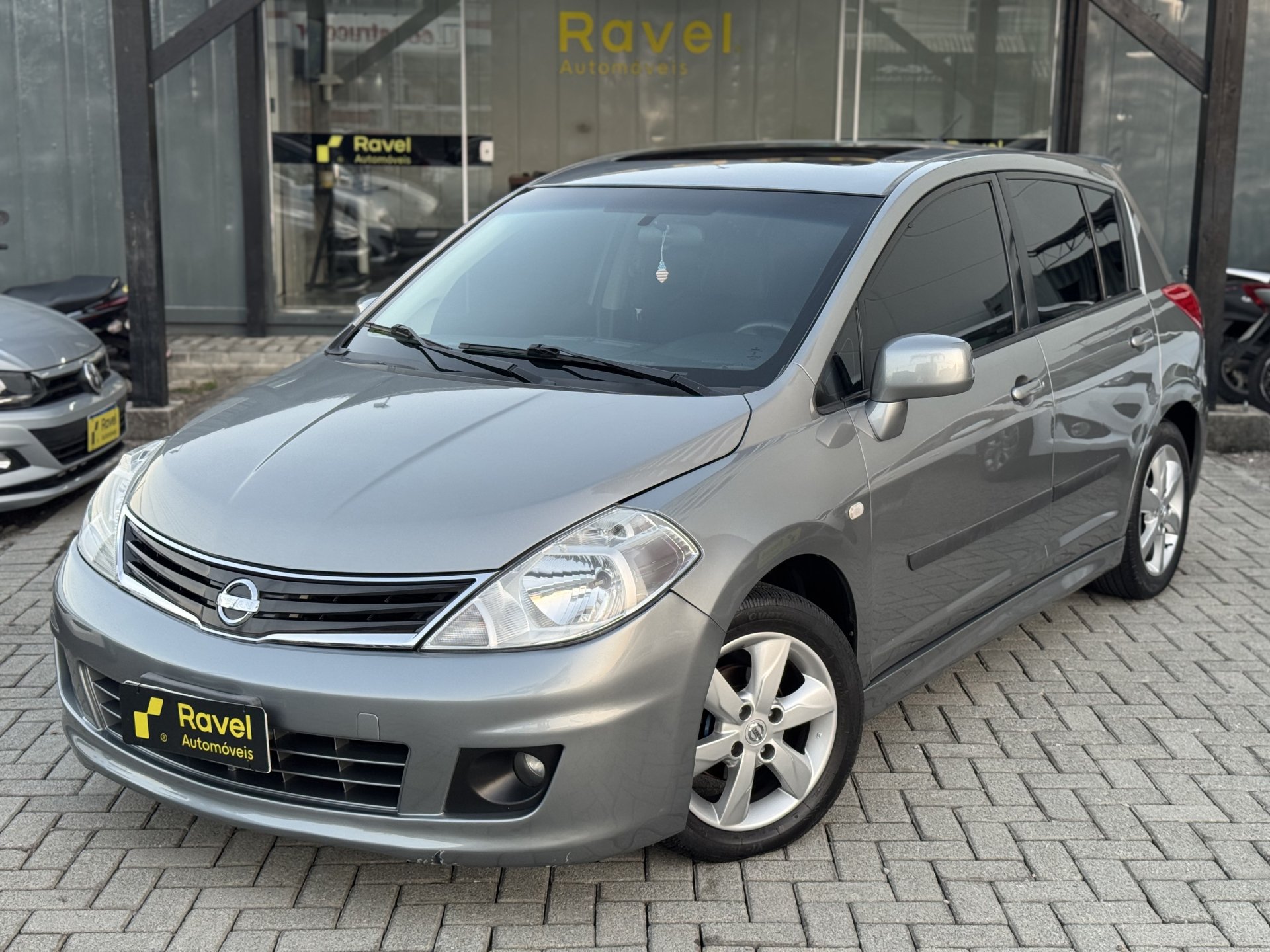 Nissan TIIDA SL 1.8/1.8 Flex 16V Mec. na cor Cinza em Palhoça / SC - 963157