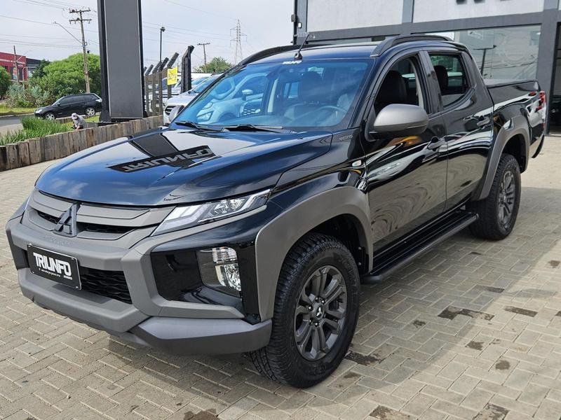 Mitsubishi L200 Trit. S.Out. GLS 2.4 CD Diesel Aut. na cor Preto em Ponta Grossa / PR - 963254