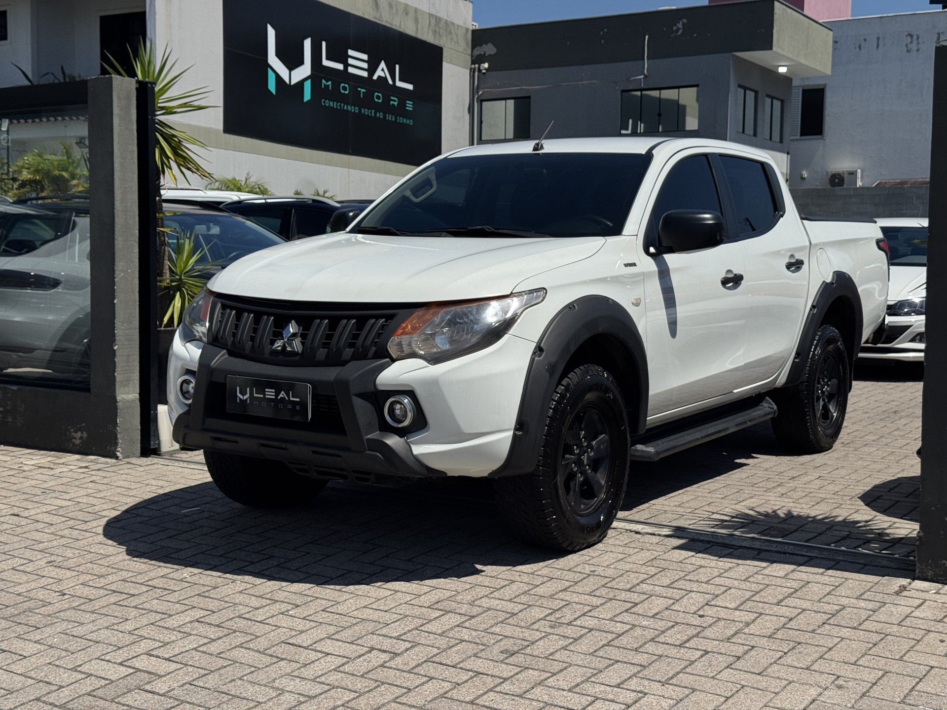 Mitsubishi L200 Triton GLX 3.2 CD TB Int.Diesel Mec na cor Branco em São José / SC - 963264