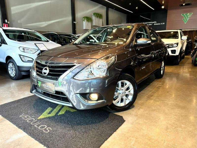 Nissan VERSA SV 1.6 16V FlexStart 4p Mec. na cor Cinza em Londrina / PR - 964270