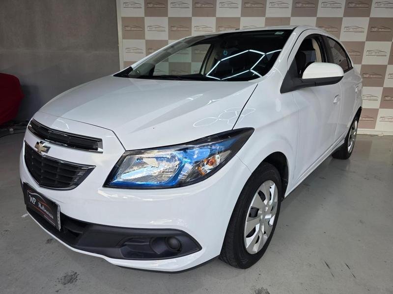 Chevrolet Onix HATCH LT 1.4 8V FlexPower 5p Mec. na cor Branco em Curitiba / PR - 964352