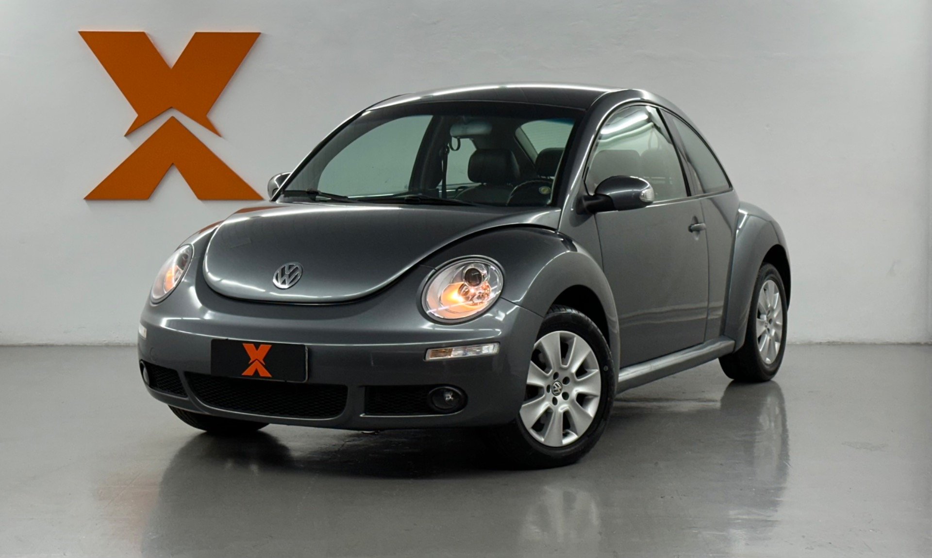 Volkswagen New Beetle 2.0 Mi Mec./Aut. na cor Cinza em Curitiba / PR - 964526
