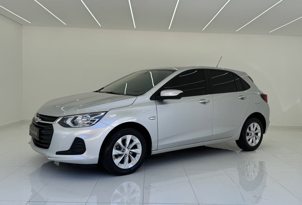 Chevrolet Onix HATCH LT 1.0 12V TB Flex 5p Mec. na cor Prata em Curitiba / PR - 964723