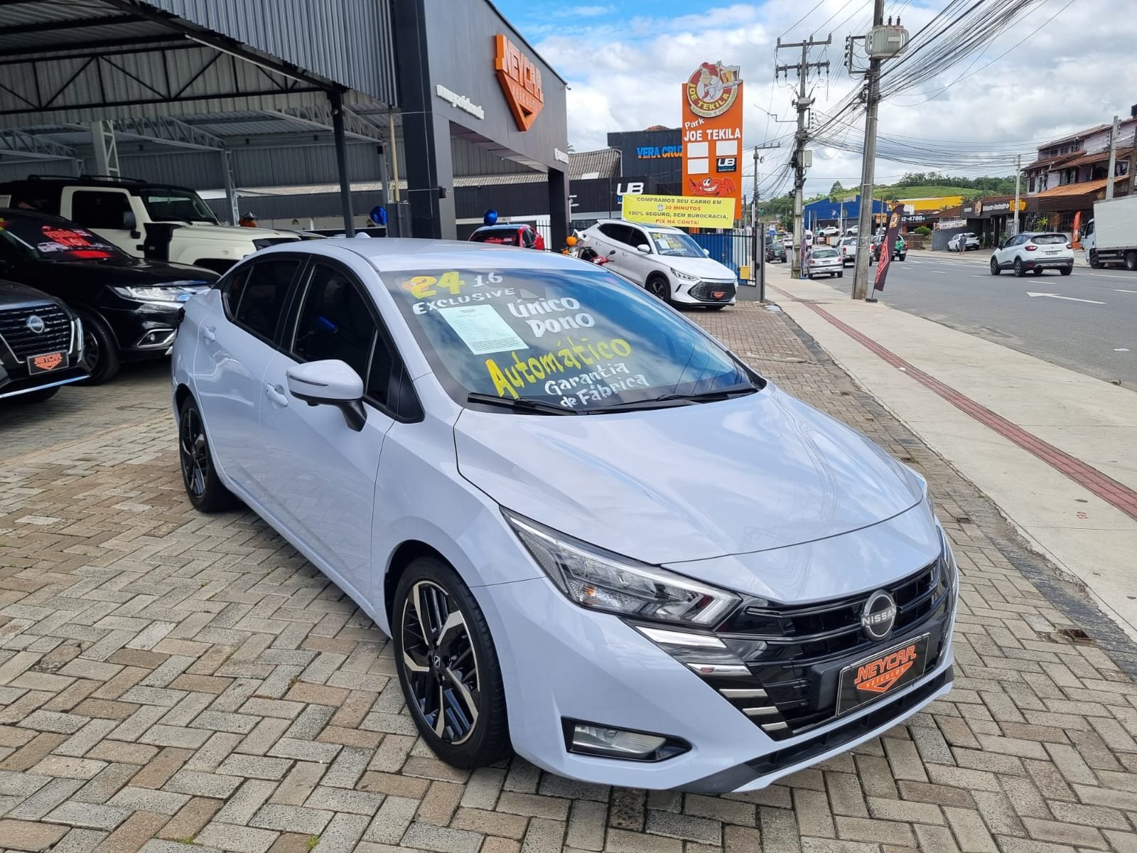 Nissan VERSA Exclusive 1.6 16V Flex Aut. na cor Cinza em Joinville / SC - 964843