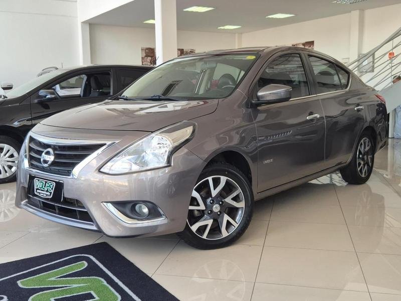 Nissan VERSA UNIQUE 1.6 16V Flex 4p Mec. na cor Cinza em Curitiba / PR - 964955