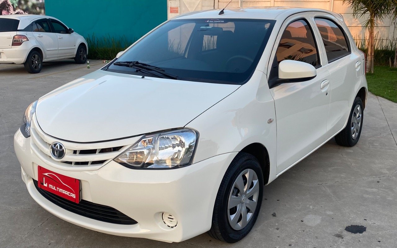 Toyota Etios X 1.3 Flex 16V 5p Mec. na cor Branco no Gravataí / RS - 964995