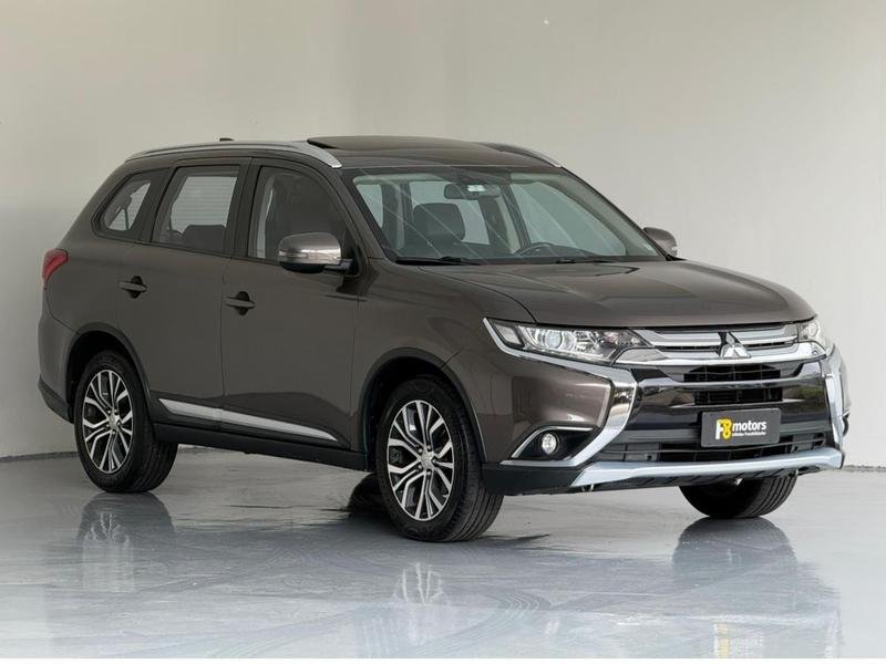 Mitsubishi OUTLANDER COMFORT 2.0 16V Aut. na cor Marrom em Curitiba / PR - 965236