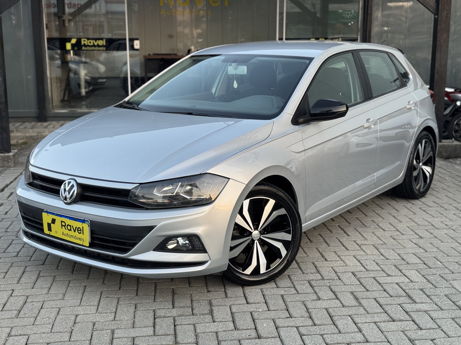 Volkswagen Polo 1.0 Flex 12V 5p na cor Prata em Palhoça / SC - 965601