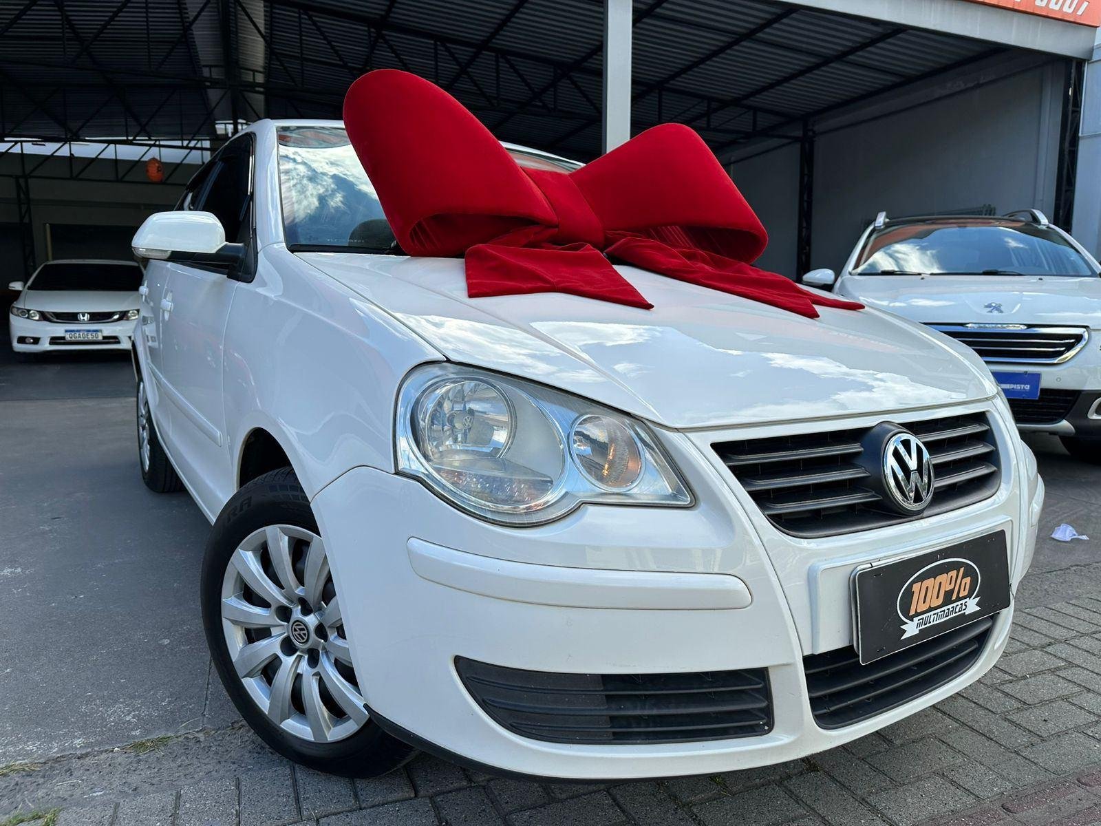 Volkswagen Polo 1.6 Mi/S.Ouro 1.6 Mi Tot.Flex 8V 5p na cor Branco em Joinville / SC - 966919