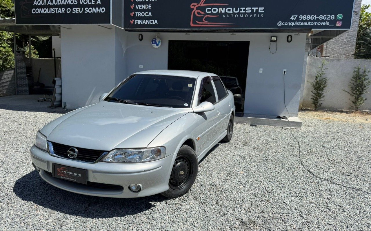 Chevrolet Vectra GL 2.2 MPFI Milenium na cor Prata em Joinville / SC - 967553