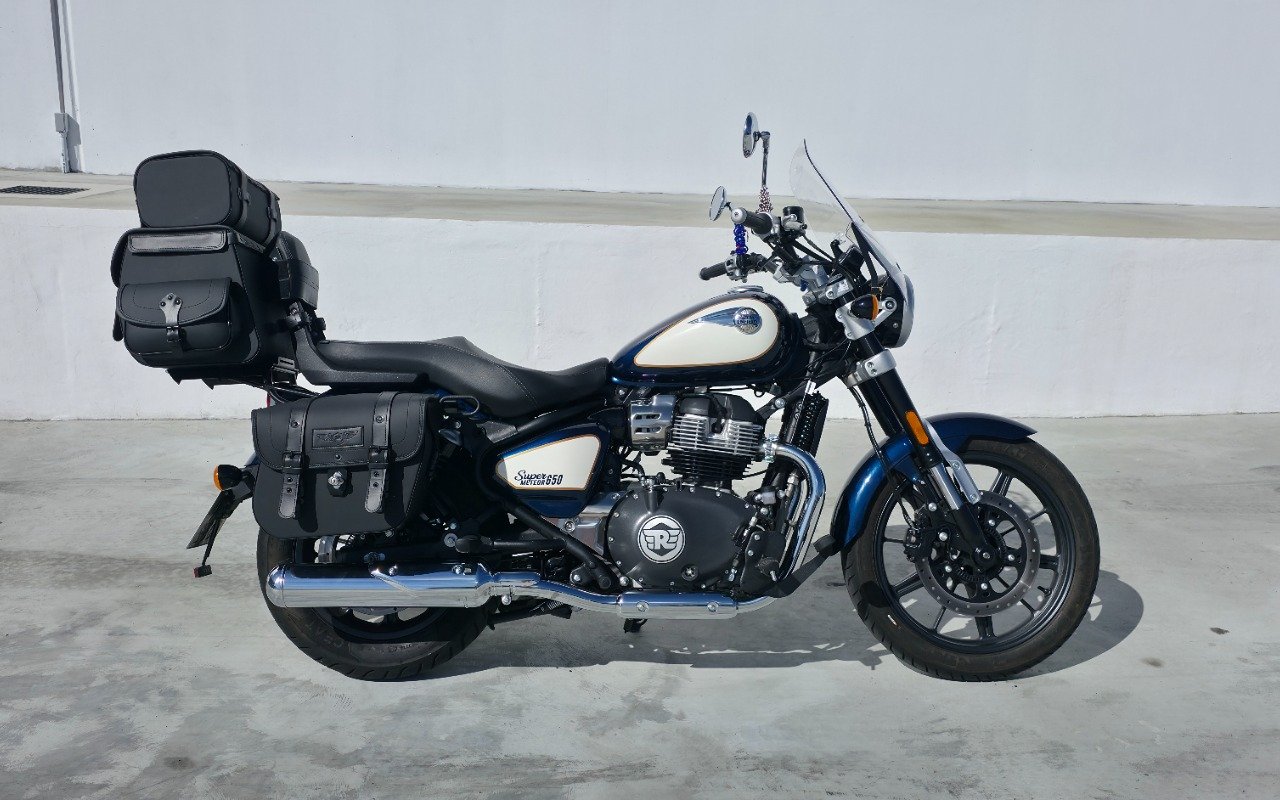 Royal Enfield Super Meteor 650 Astral  na cor Azul em Curitiba / PR - 967835