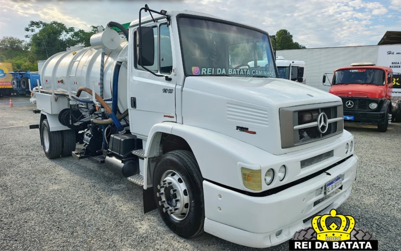 Mercedes-Benz L-1318 2p (diesel) na cor Branco em Blumenau / SC - 968961