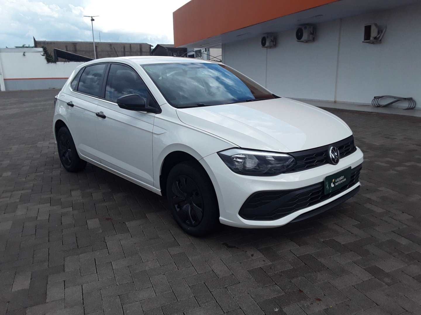 Volkswagen Polo Track Rock in Rio 1.0 Flex 12V 5p na cor Branco em Londrina / PR - 969018