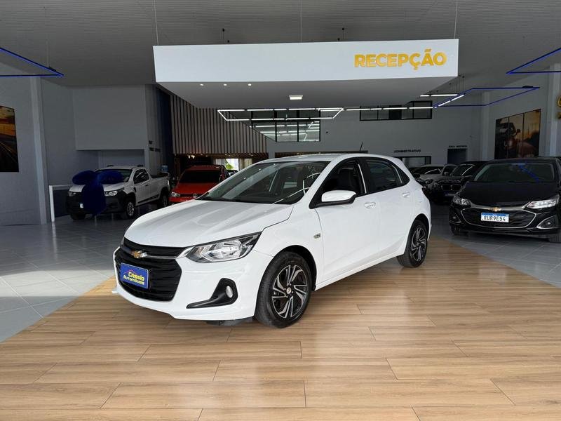 Chevrolet Onix HATCH LT 1.0 12V TB Flex 5p Mec. na cor Branco em Ponta Grossa / PR - 969034