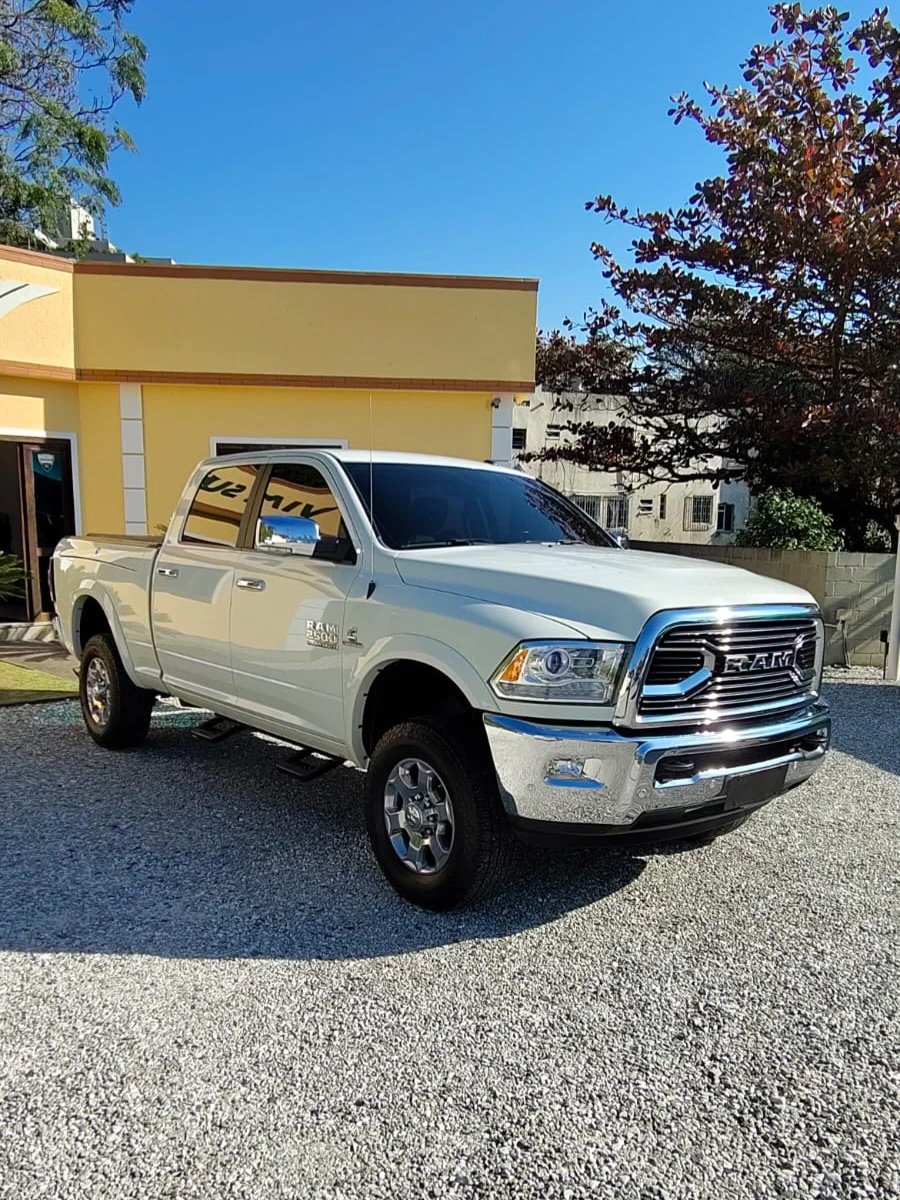 Dodge Ram 2500 LARAMIE 6.7 TDI CD 4x4 Dies na cor Branco em Florianópolis / SC - 969037