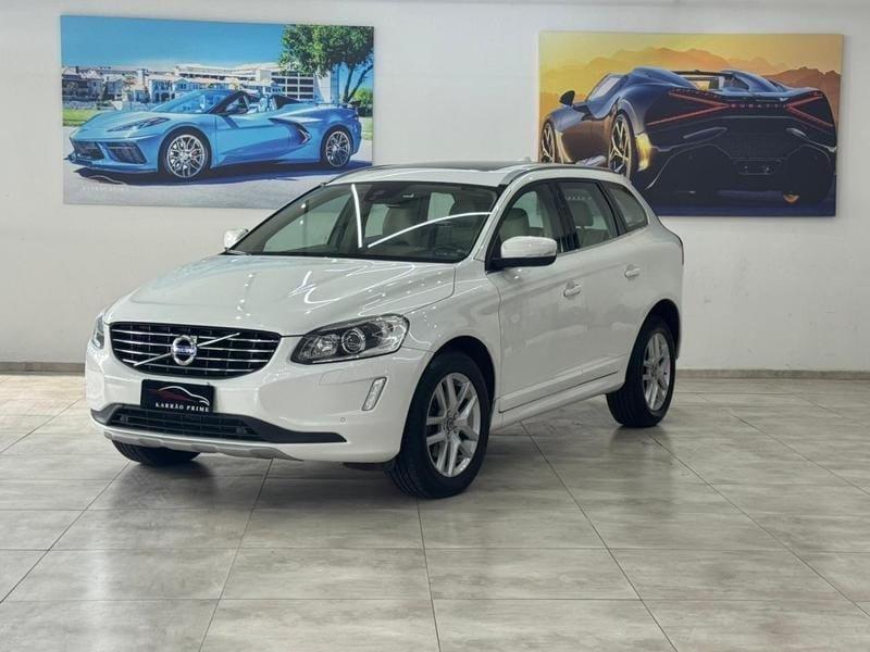 Volvo XC60 D-5 MOMENTUM 2.4 AWD Diesel 5p na cor Branco em Colombo / PR - 9699