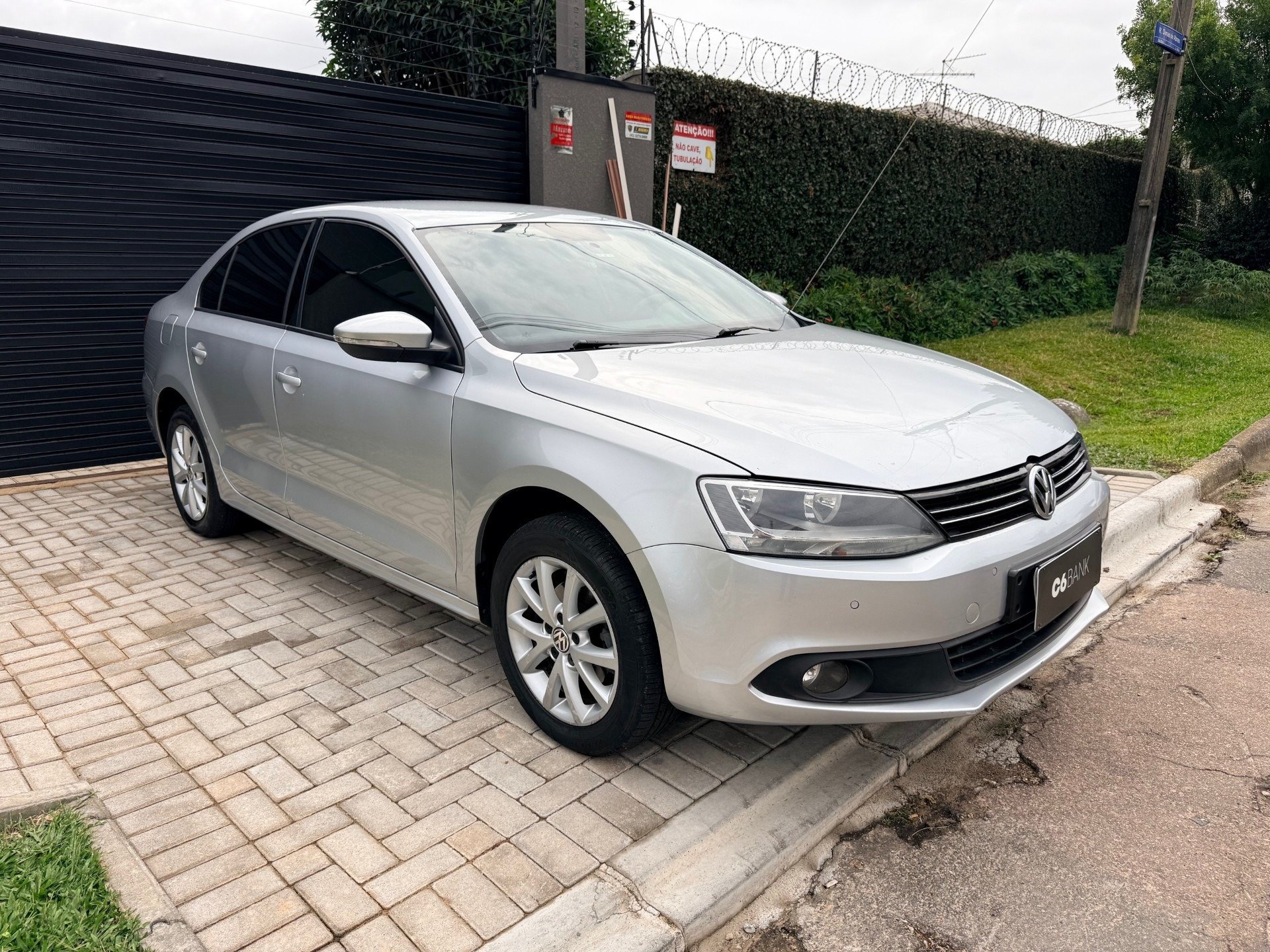 Volkswagen Jetta Comfortline 2.0 T.Flex 8V 4p Tipt. na cor Prata em Curitiba / PR - 970473