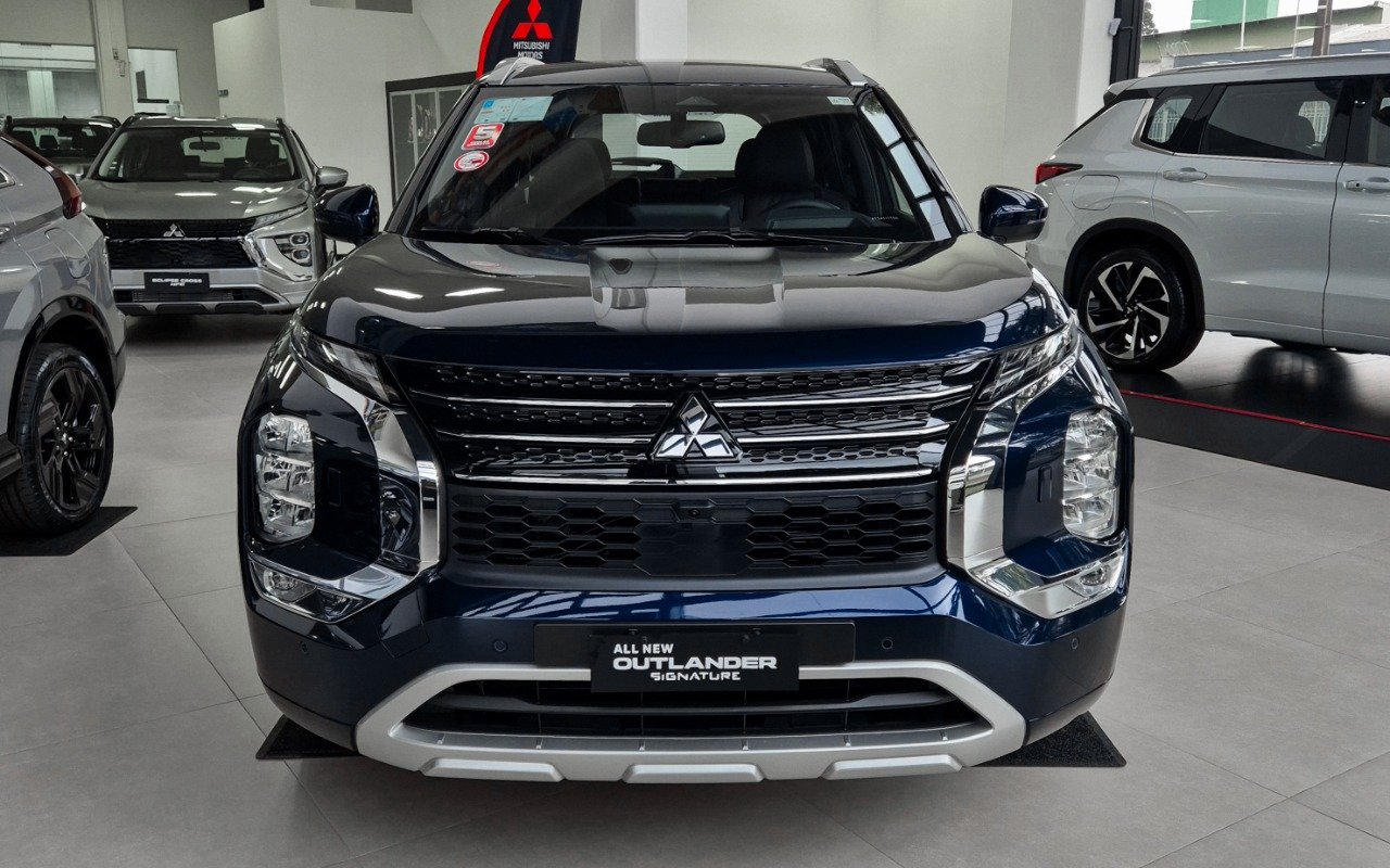 Mitsubishi OUTLANDER Signature 2.4 4x4 Aut (Híb) na cor Azul em Curitiba / PR - 971615