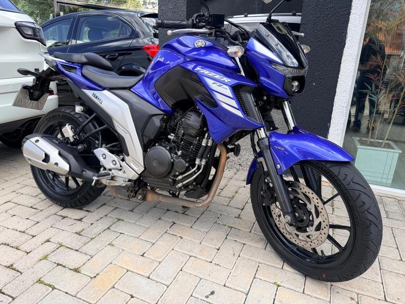YAMAHA FZ25 250 FAZER FLEX  na cor Azul em Curitiba / PR - 971655