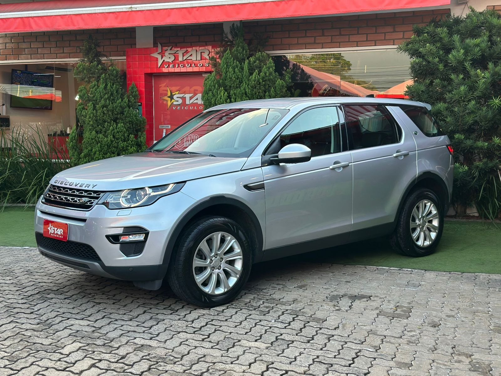 Land Rover Discovery Sport SE 2.0 4x4 Dies Aut. na cor Prata no Canoas / RS - 971724
