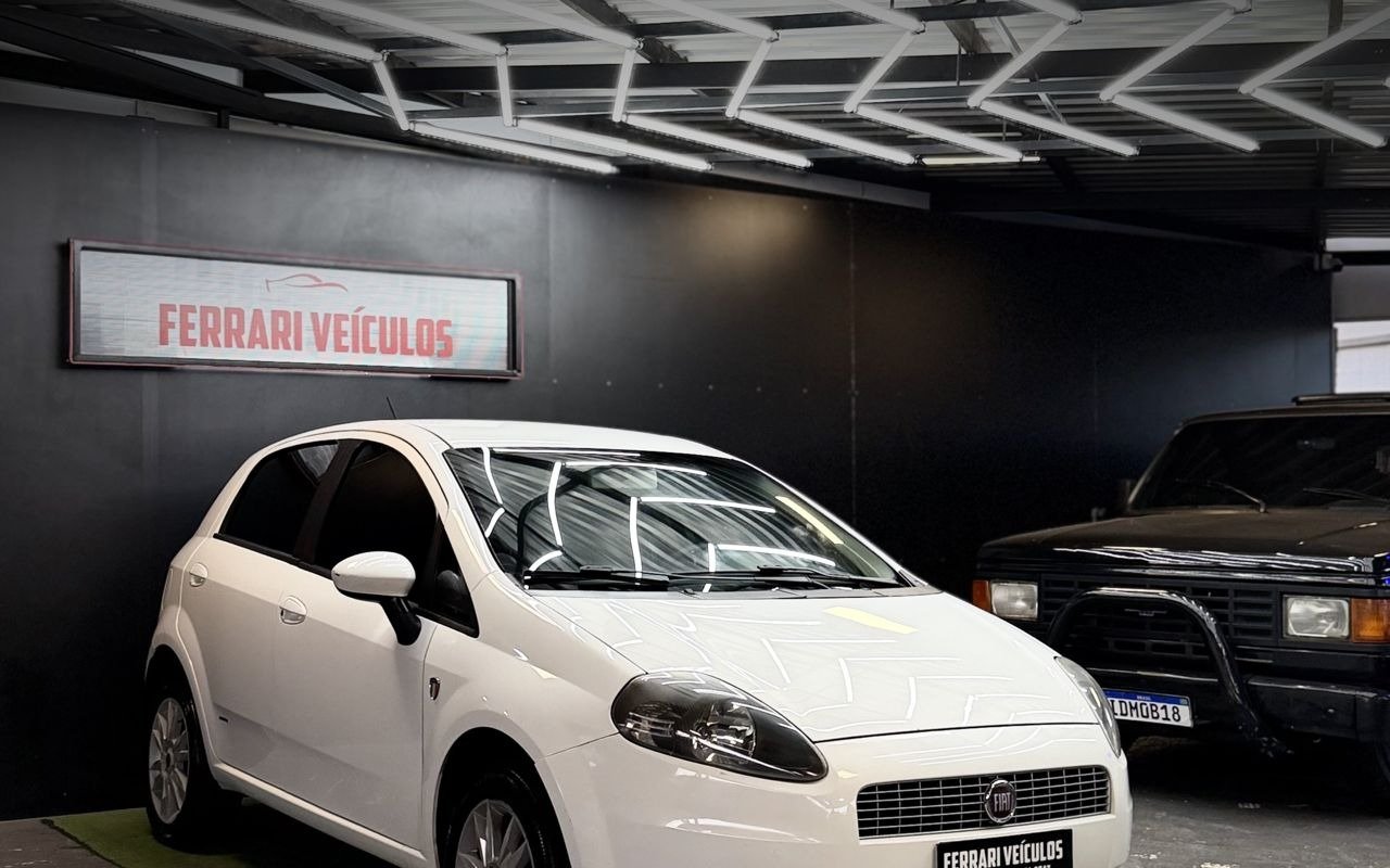 Fiat Punto ATTRACTIVE ITALIA 1.4 F.Flex 8V 5p na cor Branco no Canoas / RS - 972312