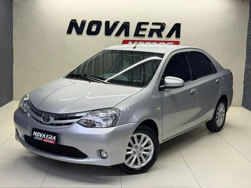 Toyota Etios PLATINUM Sed. 1.5 Flex 16V 4p Mec. na cor Prata no Porto Alegre / RS - 972448