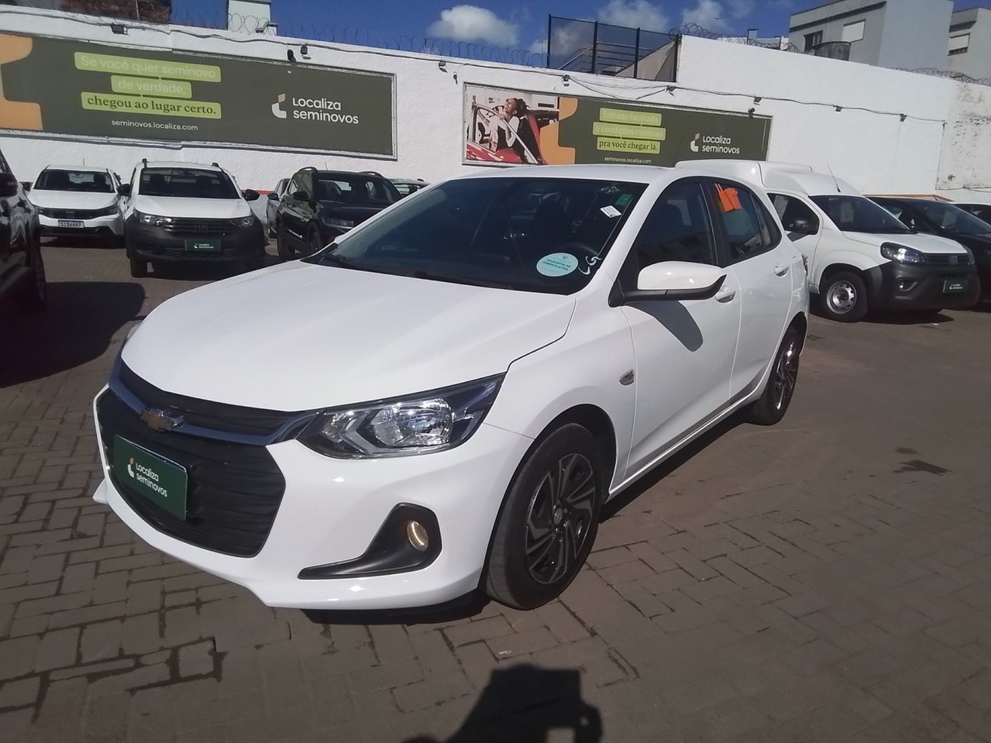 Chevrolet Onix HATCH LT 1.0 12V TB Flex 5p Mec. na cor Branco no Canoas / RS - 972591