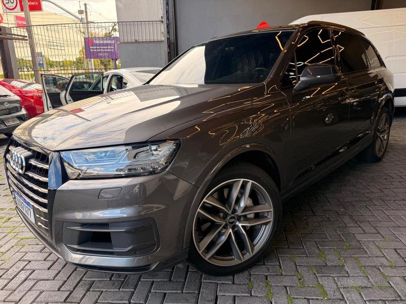 Audi Q7 3.0 V6 TDI Quat.Tip. 5p Die./Perfor. na cor Cinza em Curitiba / PR - 972595