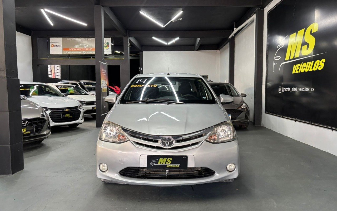 Toyota Etios XLS Sedan 1.5 Flex 16V 4p Mec. na cor Prata no Porto Alegre / RS - 972644