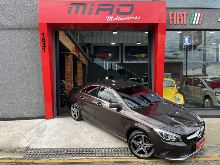 Mercedes-Benz CLA-180 1.6 16V 122cv Aut. na cor Marrom em Ponta Grossa / PR - 972693