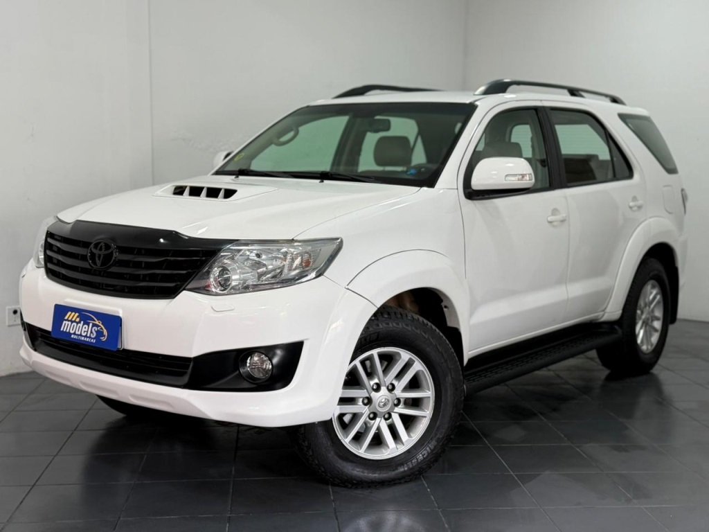 Toyota Hilux SW4 SRV D4-D 4x4 3.0 TDI Dies. Aut na cor Branco em Curitiba / PR - 972739