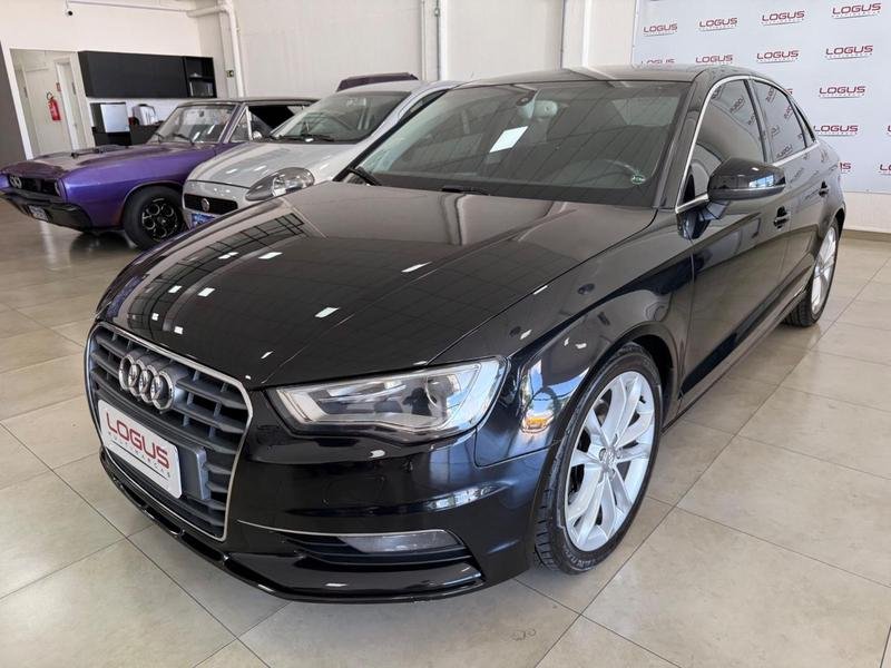 Audi A3 Sed.1.8/1.8 Ambit.16V TB FSI S-tronic na cor Preto em Curitiba / PR - 972837
