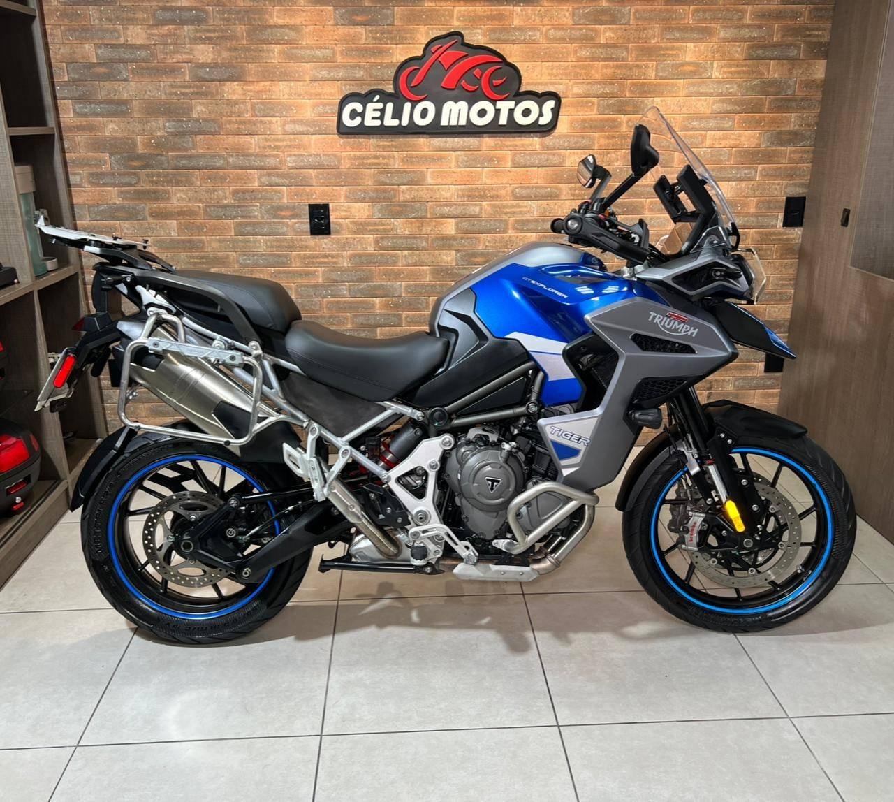 TRIUMPH TIGER 1200 GT EXPLORER  na cor Azul em Palhoça / SC - 973033