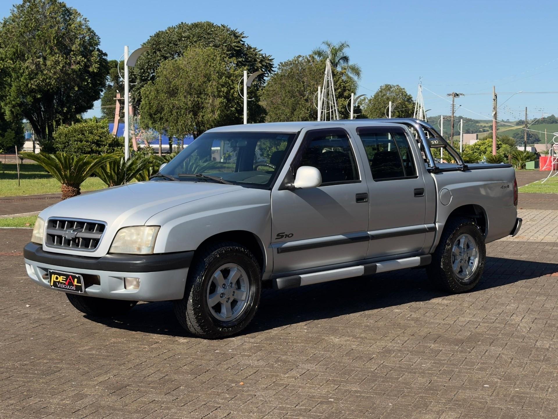 Chevrolet S10 Pick-Up Std 2.8 4x4 CD TB Int.Dies. na cor Prata em Xanxerê / SC - 973053